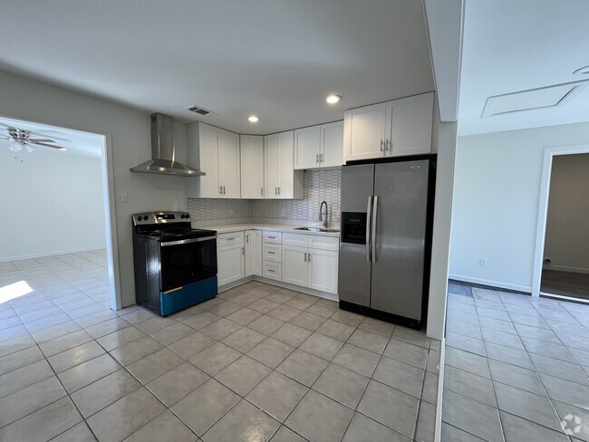 Building Photo - 1021 Sandalwood Dr Rental