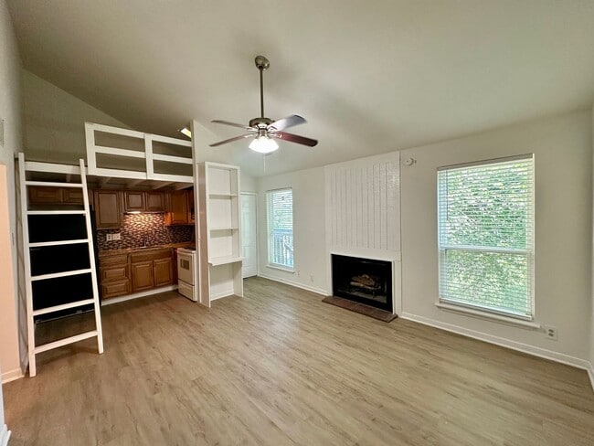 Building Photo - Studio Condo in the Heart of West Campus! Unit 219