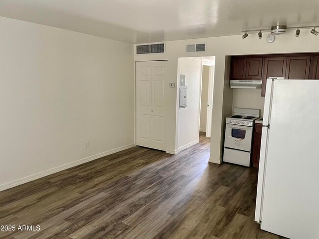 Photo - 2301 N 28th St Unidad 2