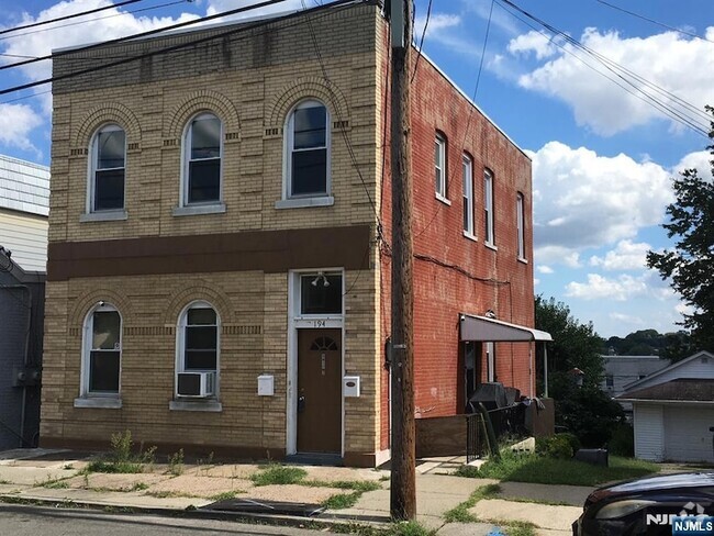 Building Photo - 194 Farnham Ave Rental