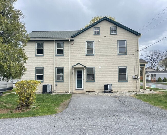 Charming NEWLY RENOVATED 2 Bedroom Apartme... - Charming NEWLY RENOVATED 2 Bedroom Apartme... House