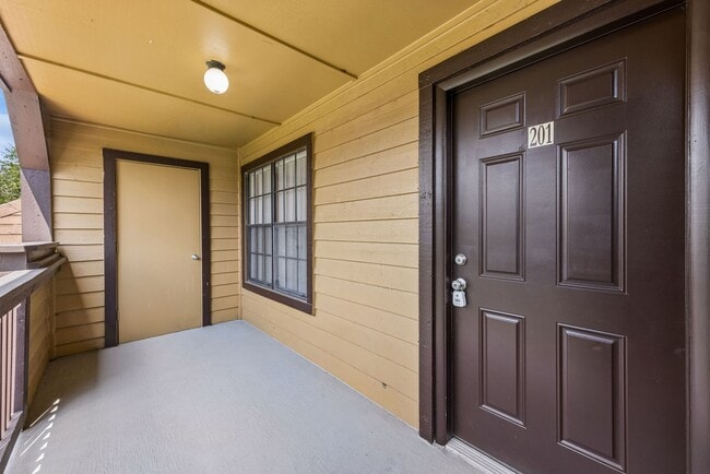 Photo - 380 Lakepointe Dr Unit 201