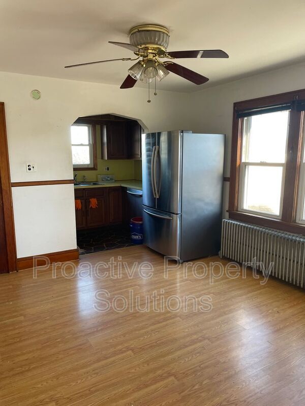 Photo - 825 W 15th St