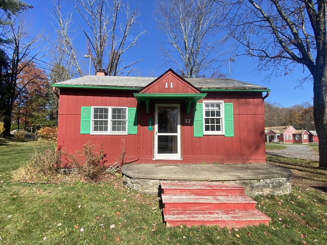 Building Photo - Chestnut Grove Village 11