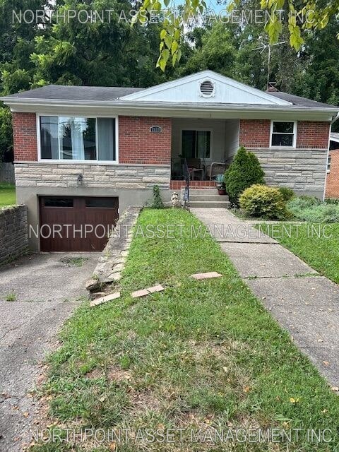 Building Photo - Adorable 2 bedroom House on Quite Street i...