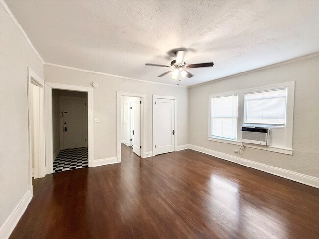 Building Photo - 3920 Fannin St Unit 111