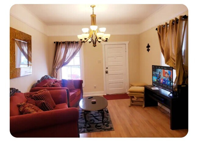 Photo - 2555 Jasmine St Unit Furnished Gem