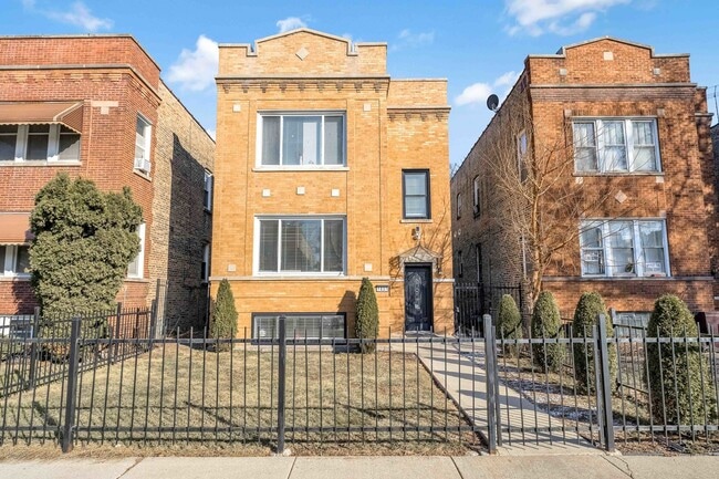 Building Photo - 1837 N Mason Ave
