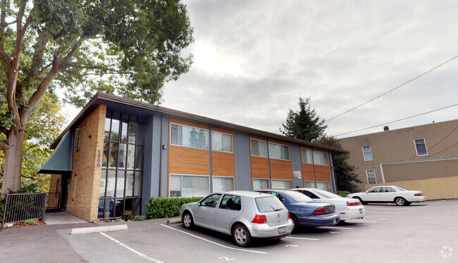 Building Photo - Charlemagne Rental