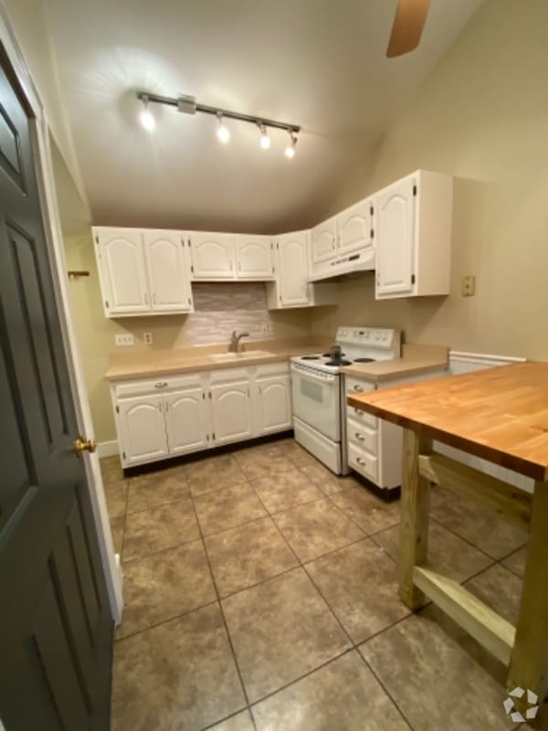 Building Photo - 69 Greenwood Ave Rental