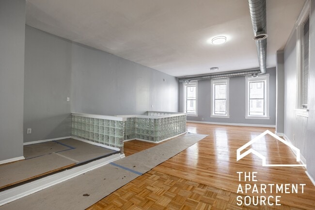 Building Photo - 1877 N Milwaukee Ave