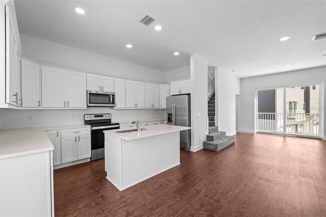5728 Biscayne Ct