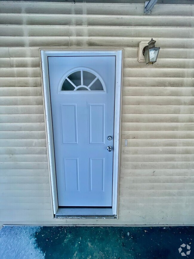 Building Photo - 3 Bed 1 Bath- Rochester PA. Newly remodele... Rental