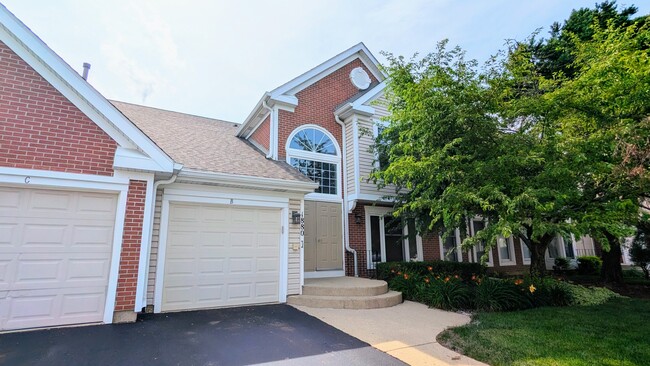 Building Photo - 1880 Fox Run Dr