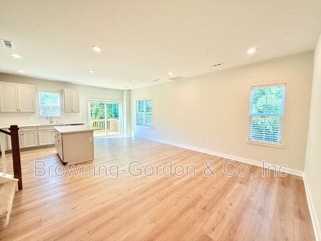 Photo - 813 Rivergate Pkwy