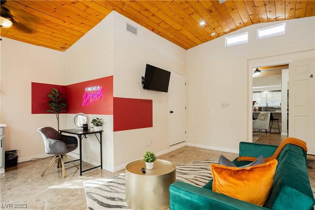 2205 Santa Paula Dr