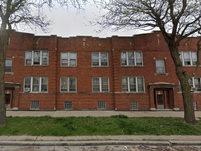 Building Photo - 5304 W Potomac Ave Rental