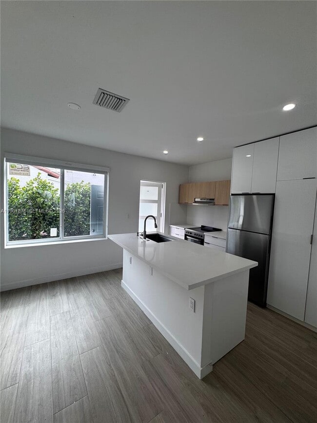 Photo - 2855 Royal Palm Ave Unit 2