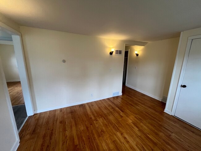 Family Room - 107 Douglas Ave Unit A