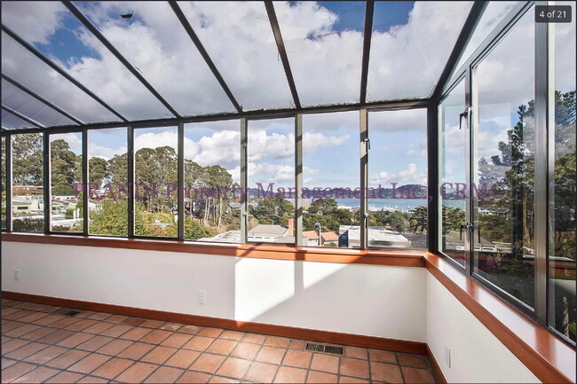 Photo - Upgraded Townhouse with Spectacular Views ...