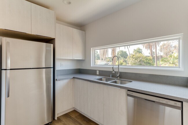 Photo - 2409 Carmona Ave