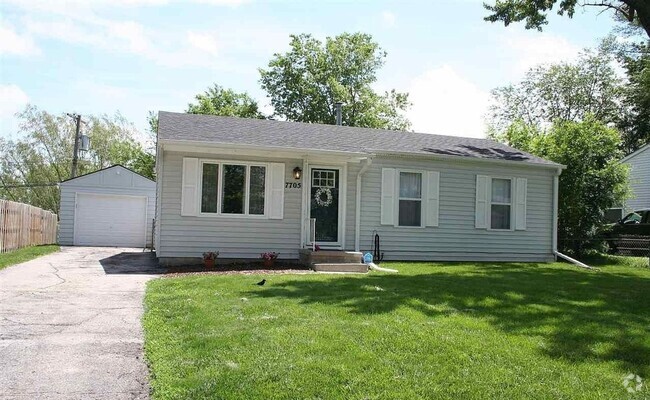 Building Photo - Charming home -  Coming open JUNE 15TH