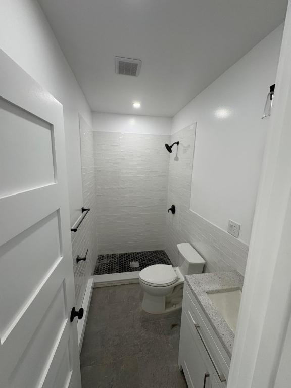 Photo - 202 Carlisle St