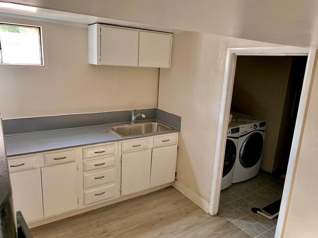 Photo - 877 N 450 W Unidad Basement