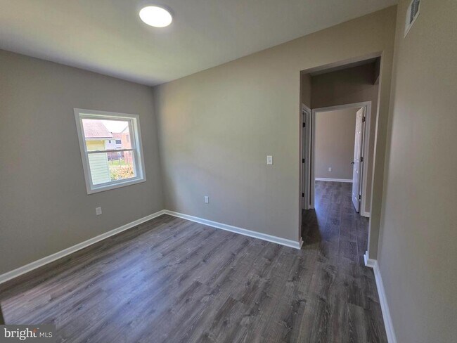 Photo - 75 Hedge St