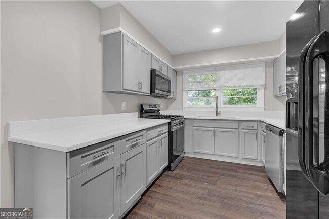 Photo - 2683 Rockcliff Rd SE