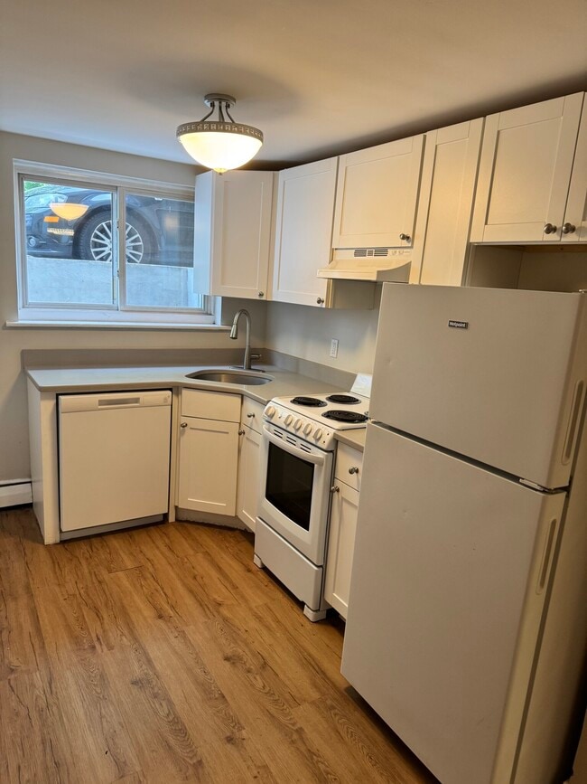 Photo - 63 Selkirk Rd Unit 1