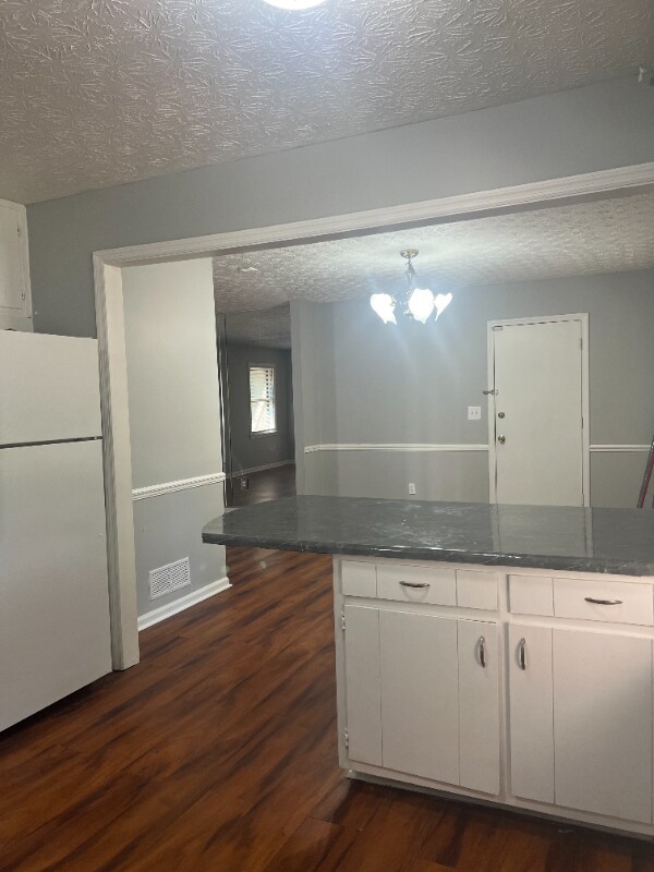 Photo - 1675 Oak Ridge Way NW