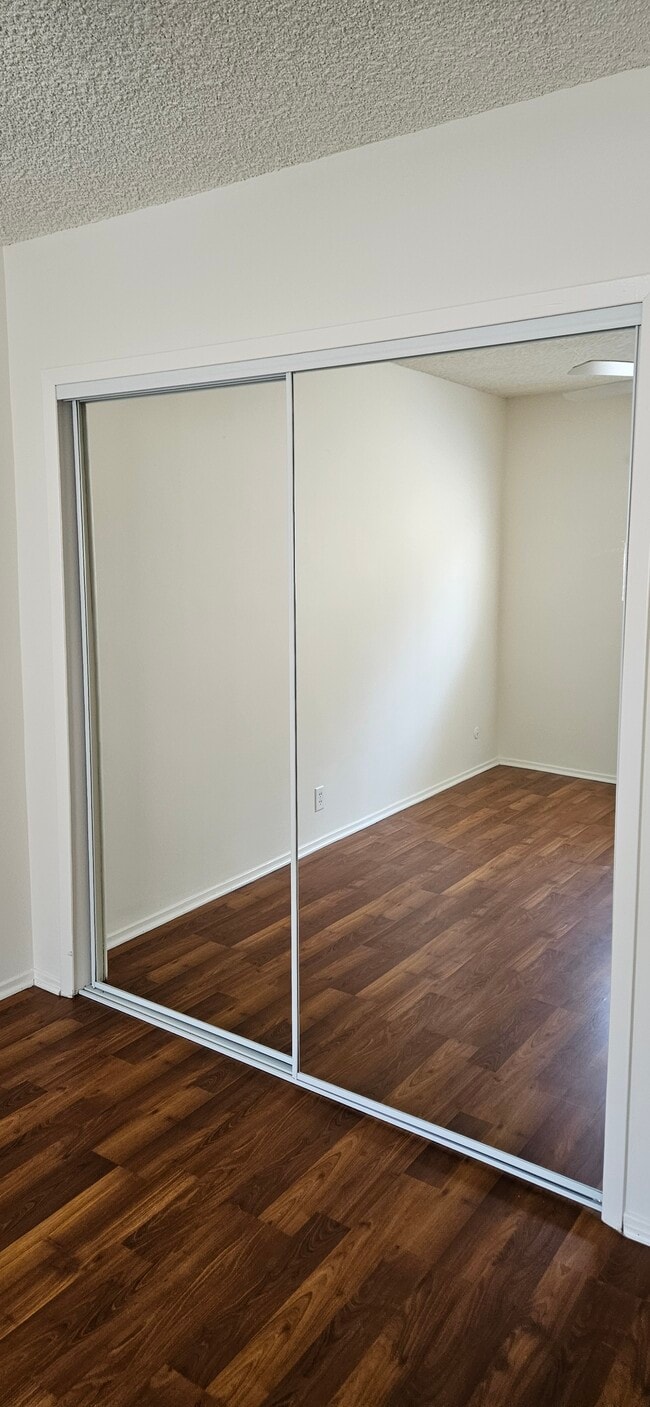 Photo - 7050-7059 Waring Ave