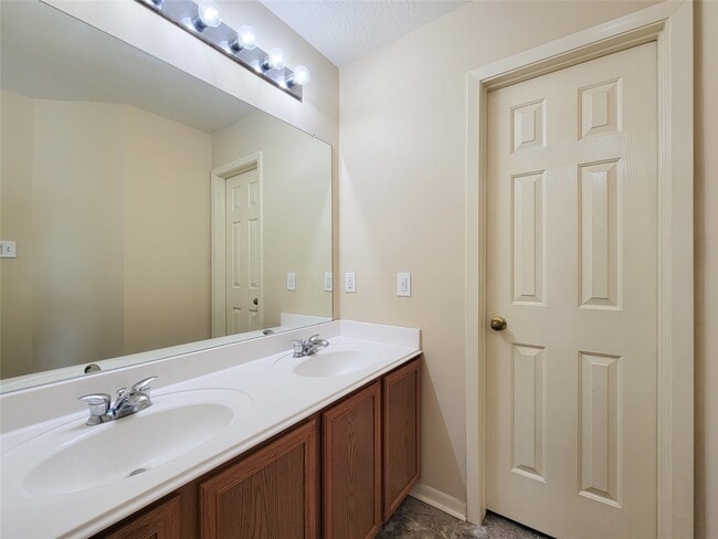 Photo - 19718 Byron Meadows Dr