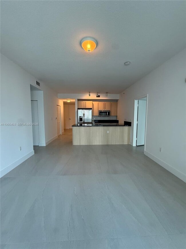 Building Photo - 1111 SW 1st Ave Unit 2717-N