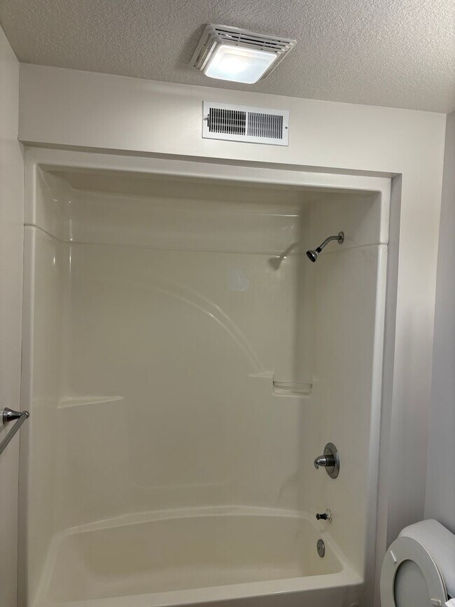 Photo - 1 Bedroom Efficiency on Wawasee - Year Round Rental!