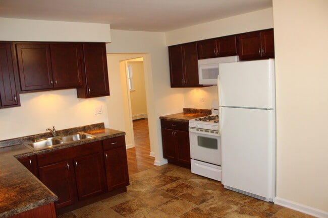 Building Photo - 14455 Jefferson Ave Unit 2E