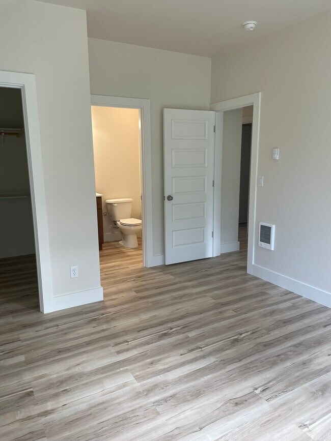 Photo - 2950 SW Coho St