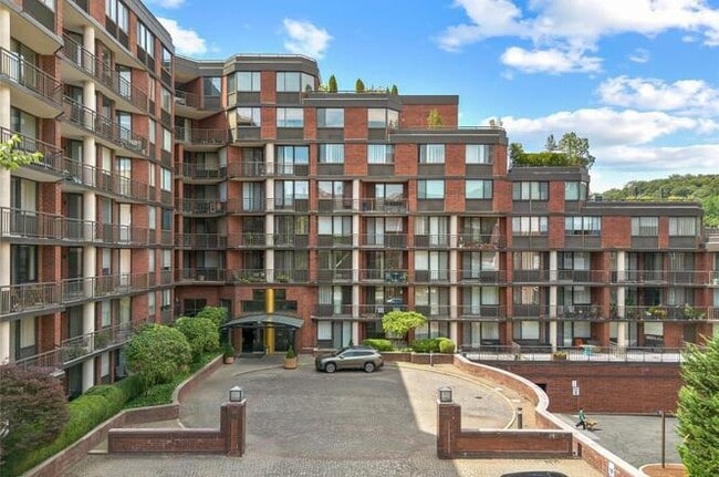 Building Photo - Spacious & Classic 1bedroom Condo Unit #B19662U