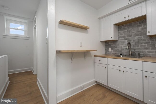 Photo - 305 S Main St Unidad 4