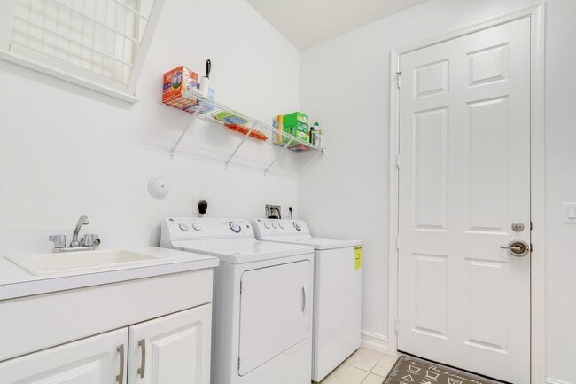 Photo - 8185 Fiera Ridge Dr