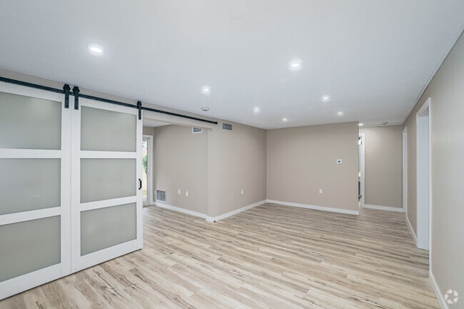 2BR, 2BA - 1,277SF - Living Room