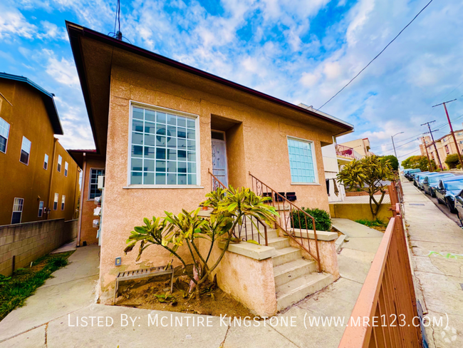 Building Photo - Charming Vintage Two-Bedroom Bungalow with... Rental