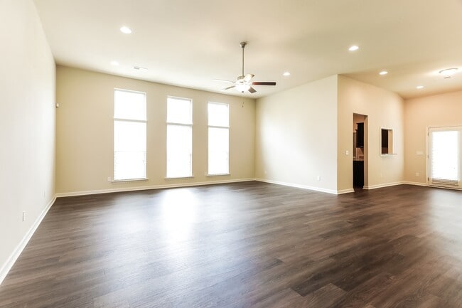 Photo - 325 Clover Cir