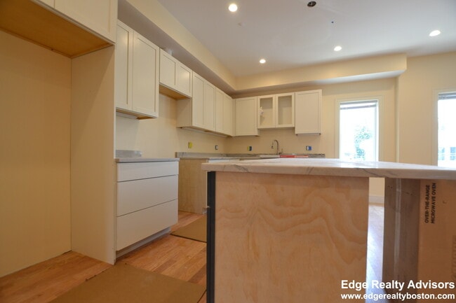 Photo - 118 Tremont St