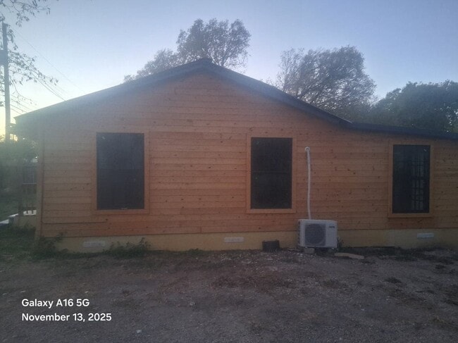 Photo - 6106 Kasper St