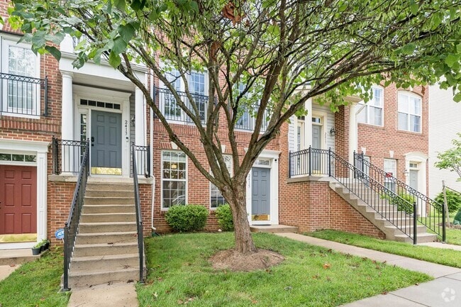 Building Photo - This one checks all the boxes—come see it ... Rental