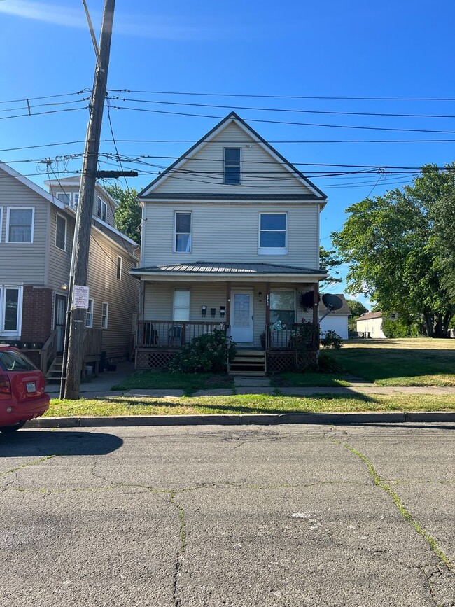 Building Photo - 349 E Front St Unit 2