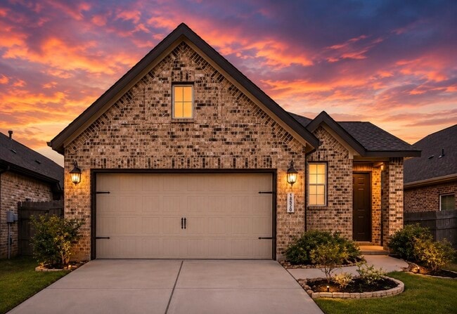 Building Photo - 15520 Maple