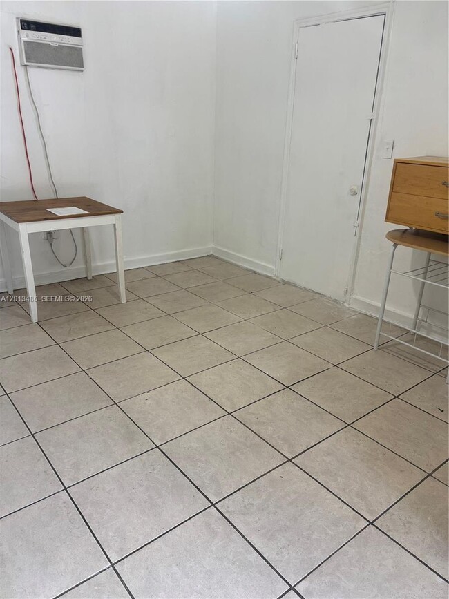 Photo - 725 Opa-locka Blvd Unidad C